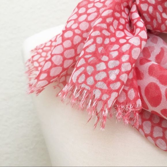 Light & Gauzy Weave Artful Cheetah Dot Print Scarf NWT - Picture 2 of 4